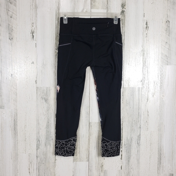 Athleta cropped flower leggings size XS - Picture 3 of 12